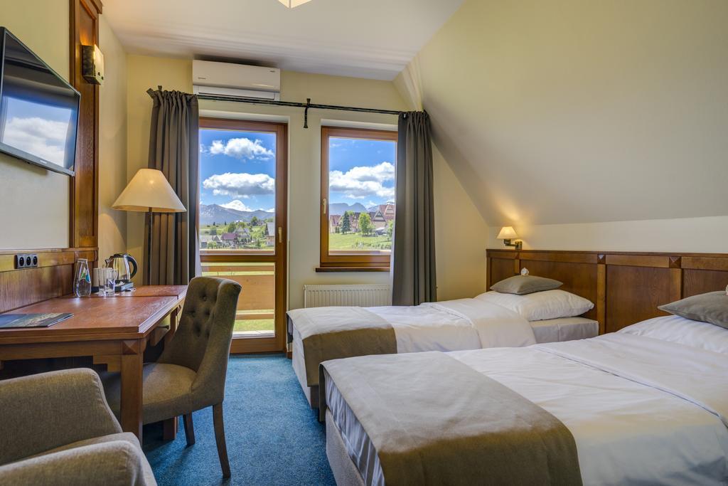 Double or Twin Room with Mountain View,681574218:JPEG