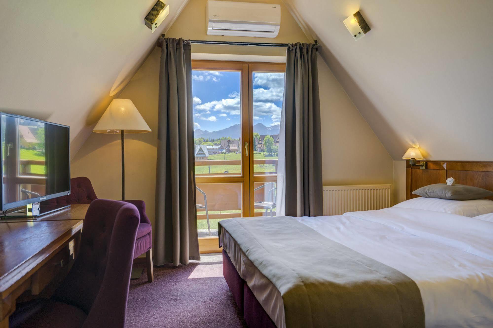 Double Room with Mountain View